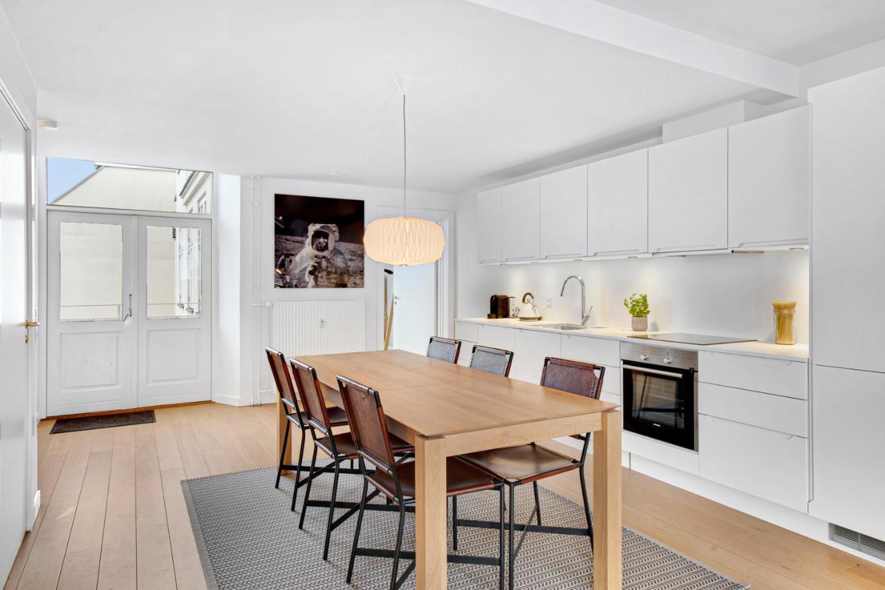 Sanders Monarch - Charming One-Bedroom Apartment With Two Balconies Copenaghen Esterno foto
